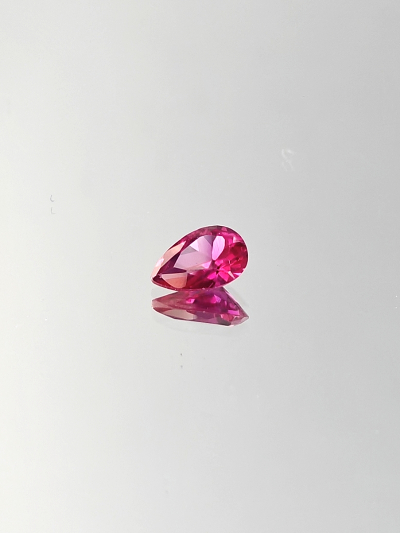 Rubyさん専用 Ruby (synt.) 0,7 ct pear – Jalokivitukku.com